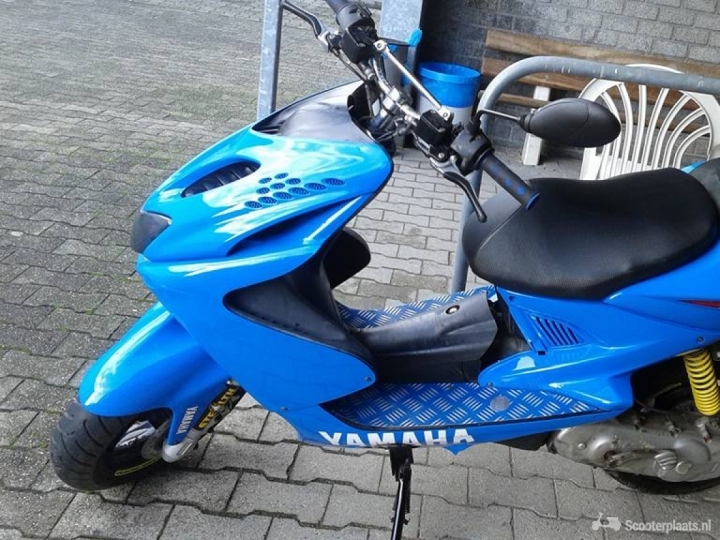 Yamaha Aerox R blauw
